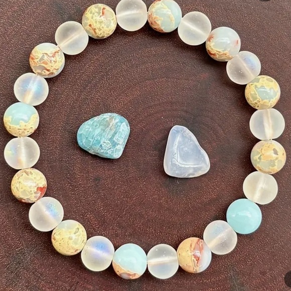 Halo Quartz and Ocean Jasper Stretch Bracelet - Picture 4 of 5
